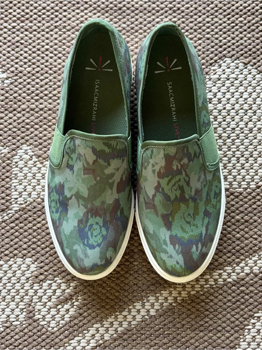 Isaac Mizrahi Daphney Shoes Green Camo Slip-On Sneakers ~ Like New! Women’s Sz 7